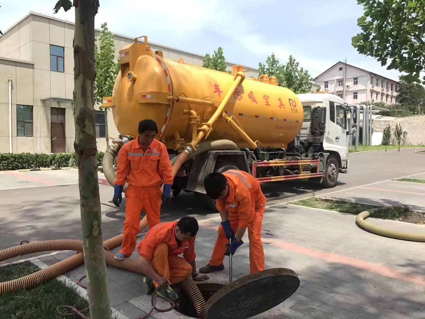 河曲化粪池清理与5-8吨吸粪车施工效率分析
